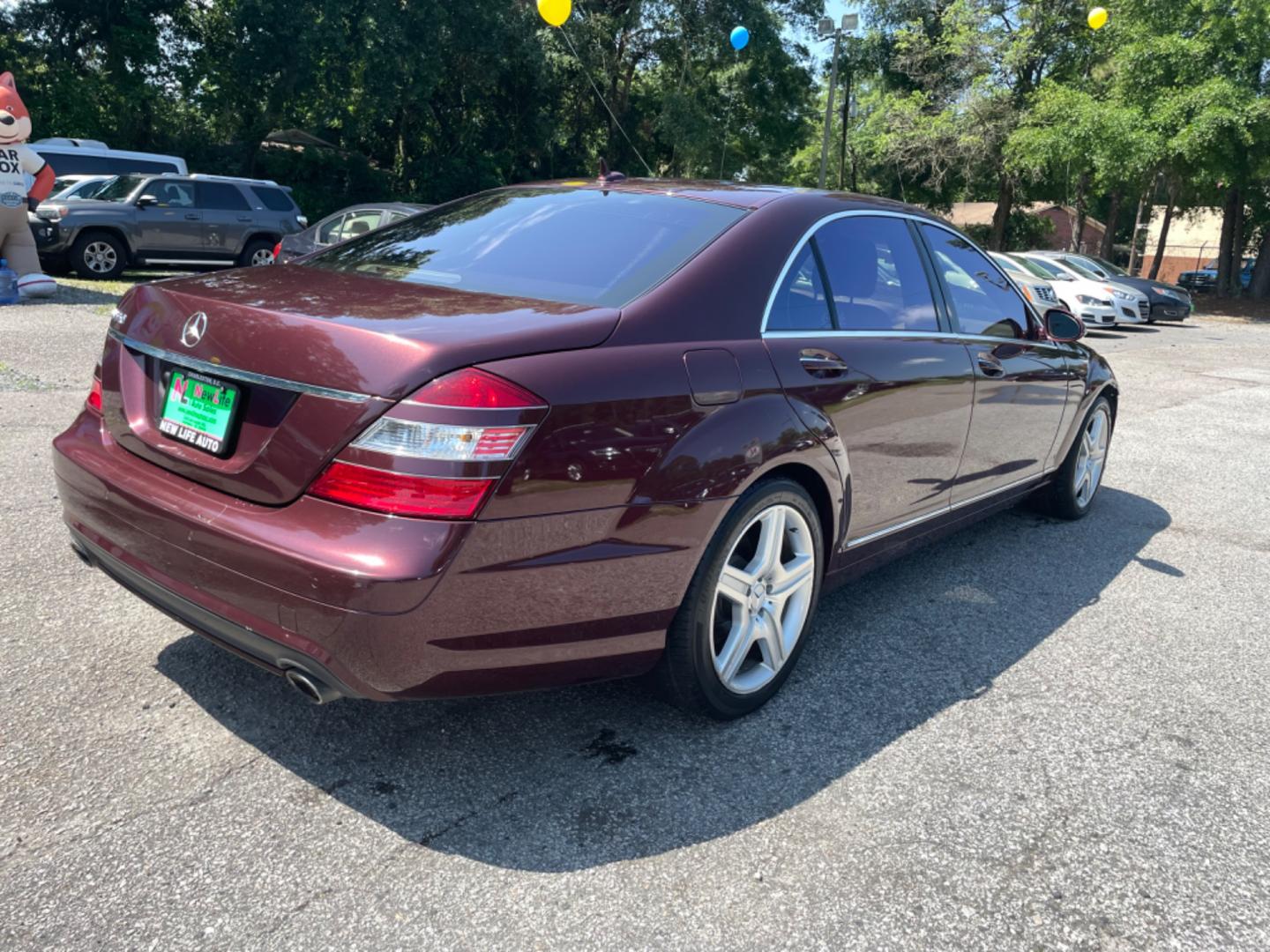 2008 RED MERCEDES-BENZ S-CLASS S 550 (WDDNG71X18A) with an 5.5L engine, Automatic transmission, located at 5103 Dorchester Rd., Charleston, SC, 29418-5607, (843) 767-1122, 36.245171, -115.228050 - Photo#6